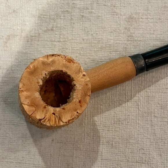 Vintage style handmade corn cob pipe. Perfect for your favorite snowman! - Picture 3 of 6